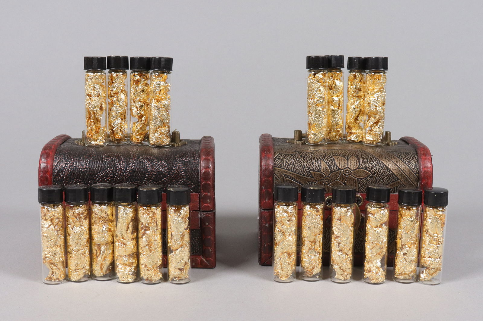 Lots gold flakes ungraded: Lots gold flakes ungraded. Did not get authenticate. All sales are final, we do not guarantee any material, grading. No return. Please contact us if you have any question.