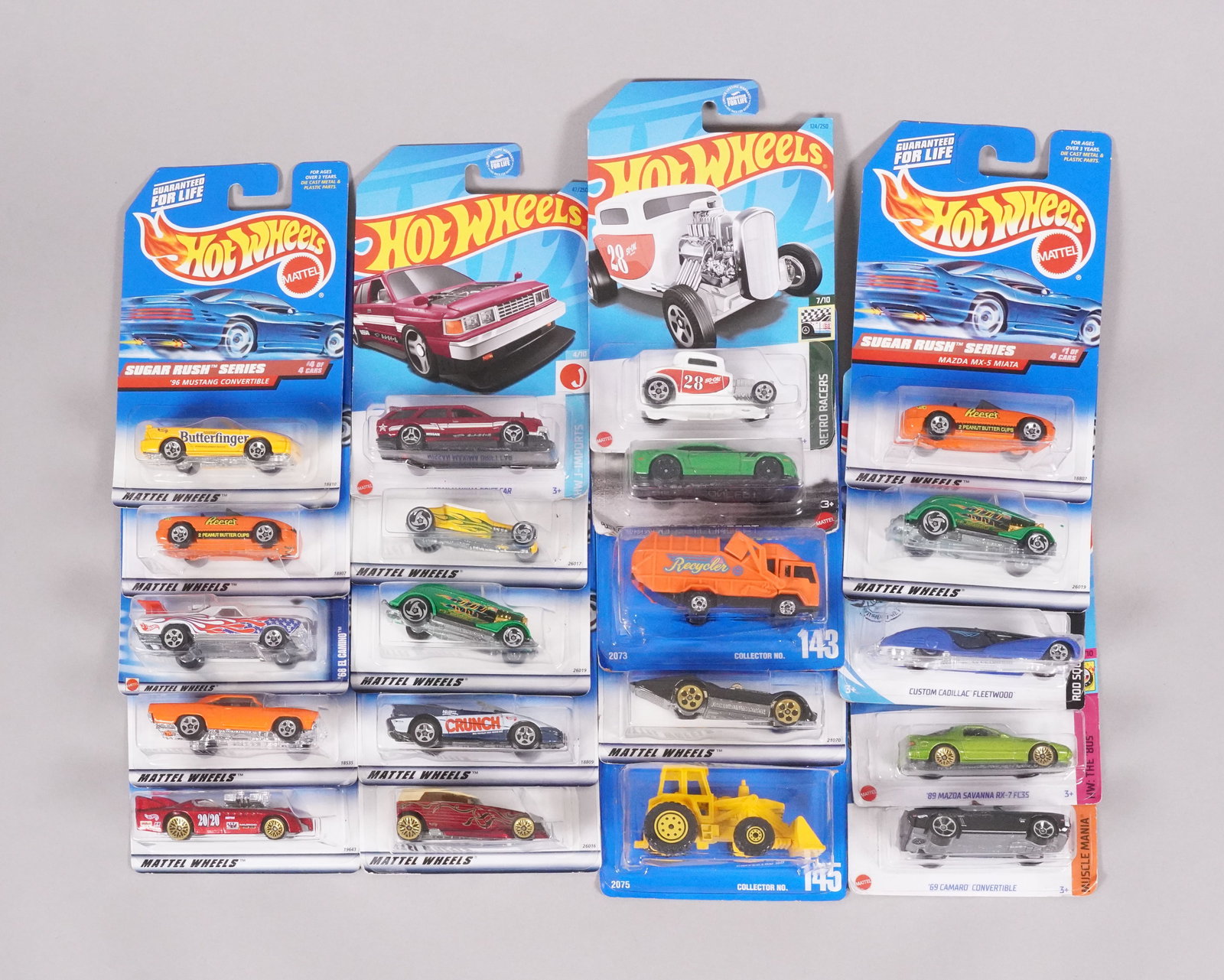 Lots Hot Wheels in original packaging.: Lots Hot Wheels in original packaging.