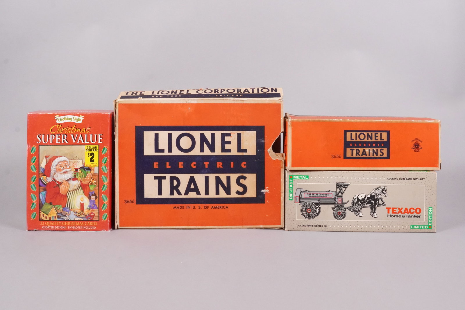 Lots vintage items in box. (1 of 6)