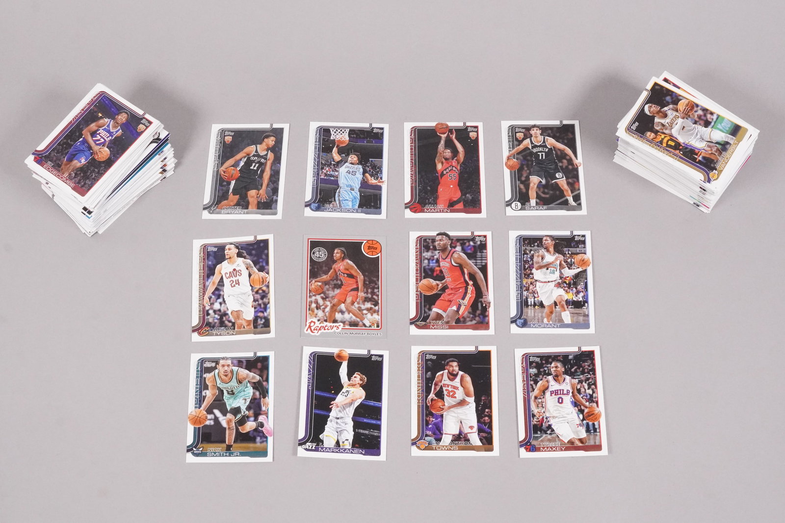 Lots basketball cards. (1 of 5)