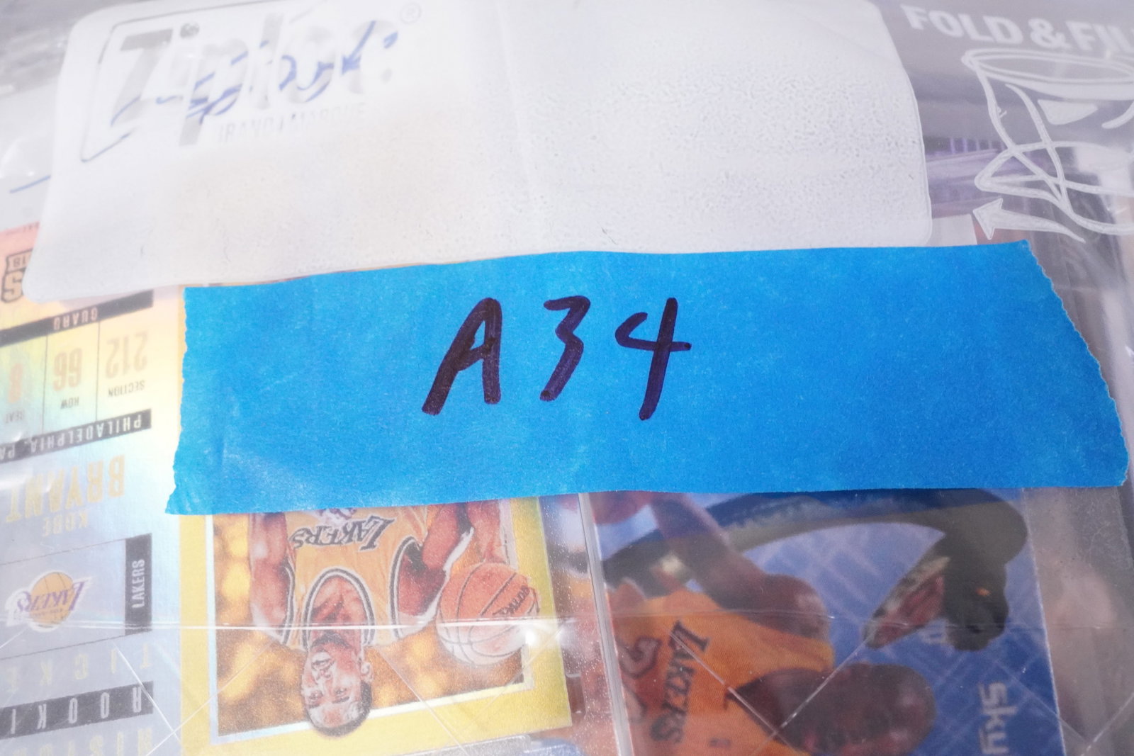 Lots Kobe Bryant cards, ungraded. We do not guarantee any grading, material, age, authenticity or - 6