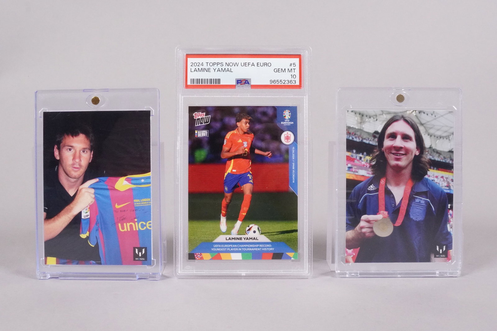 Lots soccer stars card, one was graded by PSA.: Lots soccer stars card, one was graded by PSA.