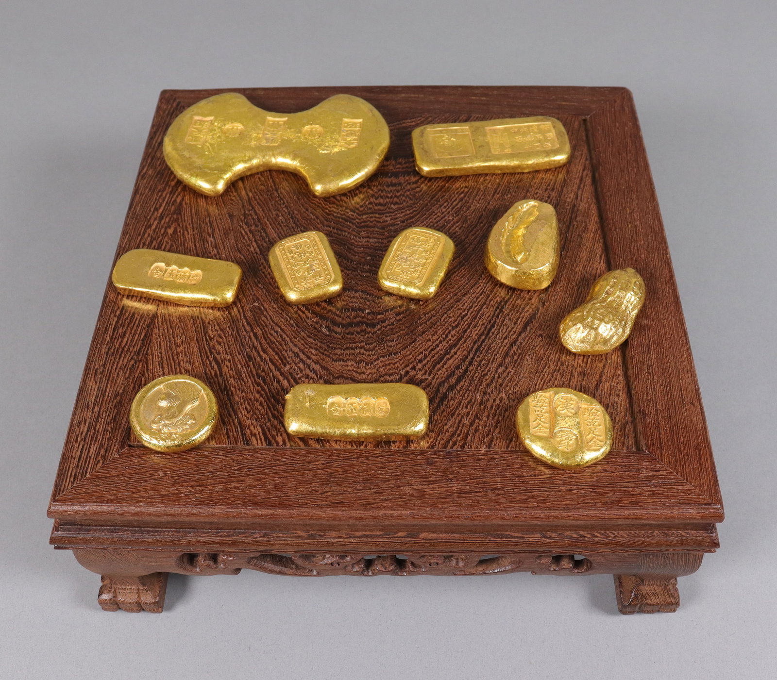 Lots Chinese ingots ungraded. We do not guarantee its, material, age, grading, engraving, carvings. (1 of 7)