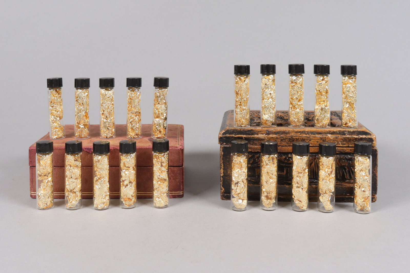 Lots gold flakes, ungraded. We do not guarantee any engraving, carving material, and age. Did not: Lots gold flakes, ungraded. We do not guarantee any engraving, carving material, and age. Did not tested. All sales are final, no return.