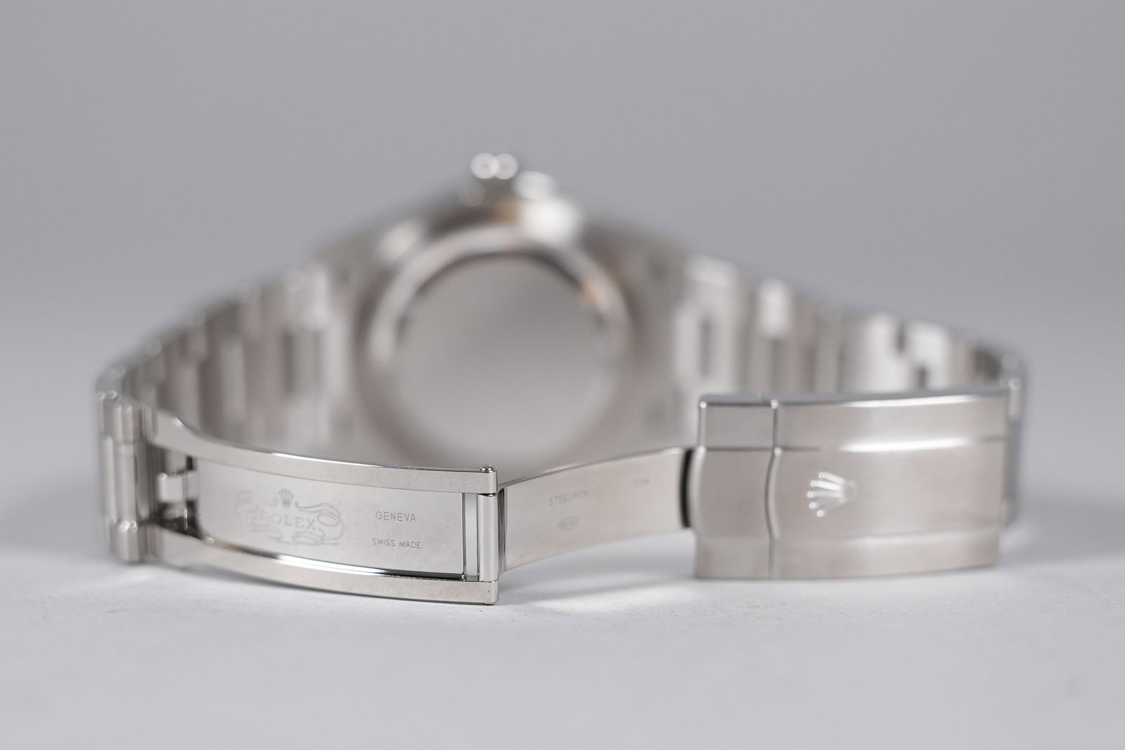 Authentic 2025 brand new Rolex OP oystersteel new med blue color. Comes with original tag, warranty - 7