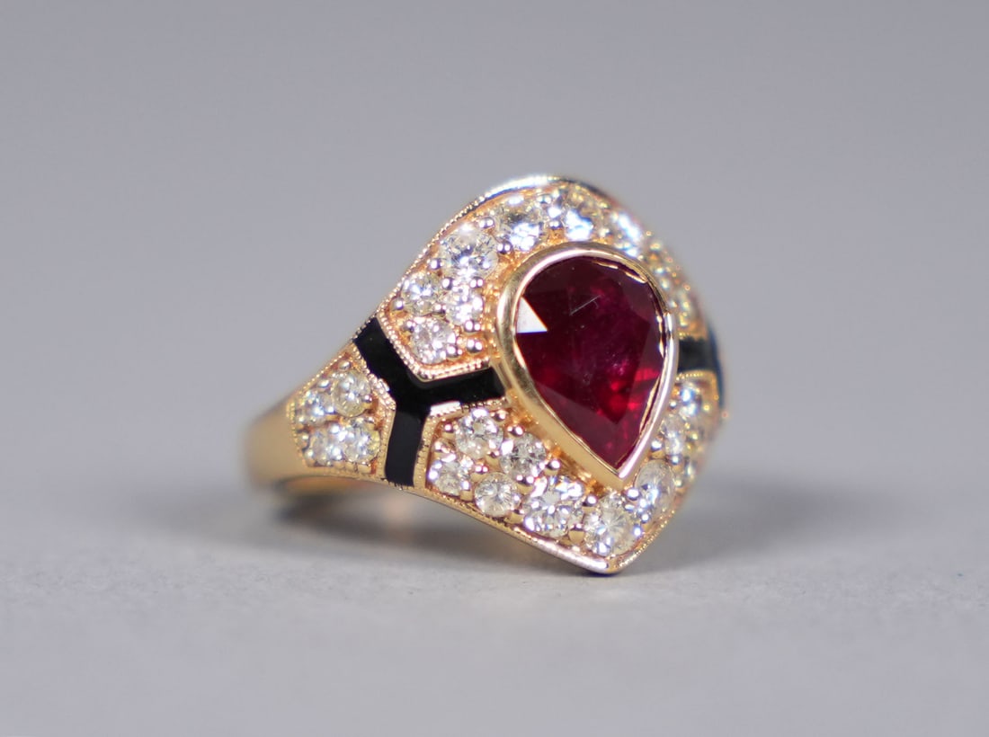 18 kt yellow gold natural ruby with diamond ring. Comes with GIA certificate. Total 2.35 carats (1 of 11)