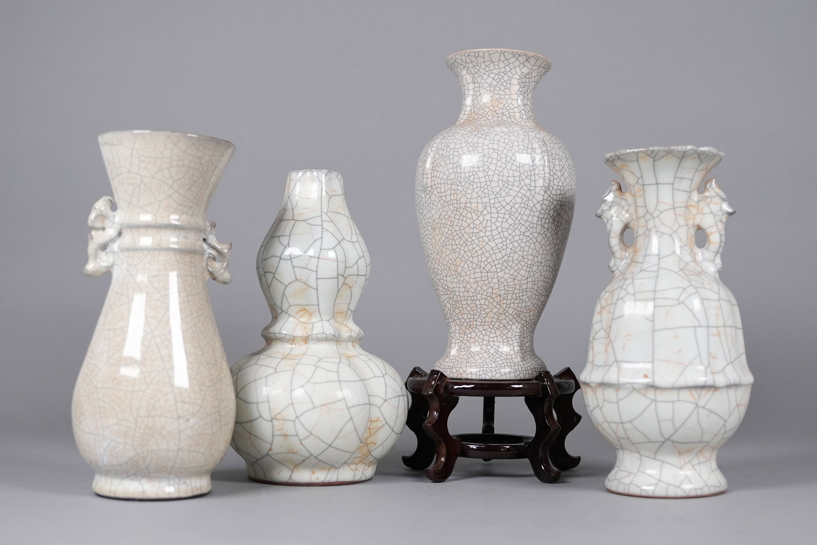 Lots Chinese crackled vase, largest H: 8.8" x W: 4.6." (1 of 7)