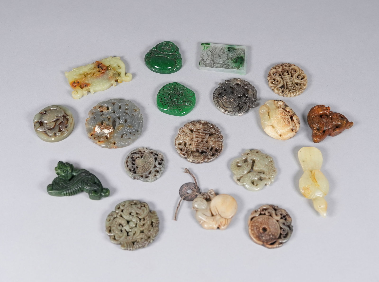 Lots Chinese fine cavings, some are jade. (1 of 7)