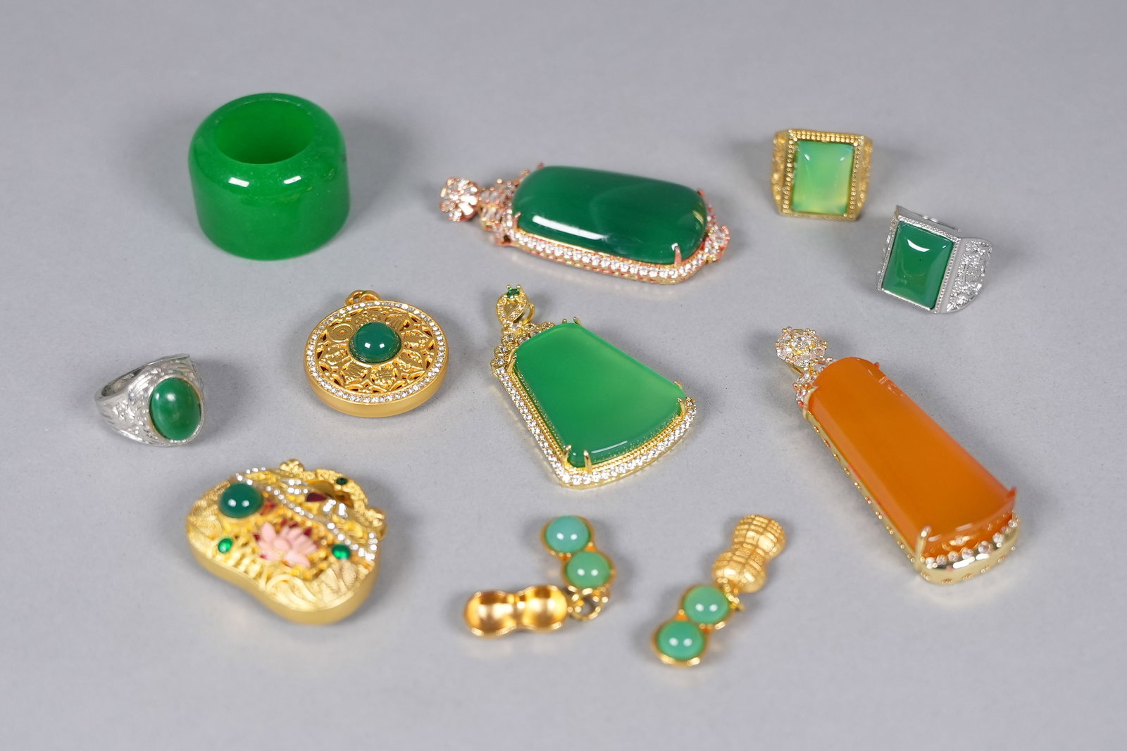 Lots Chinese fine items. (1 of 7)