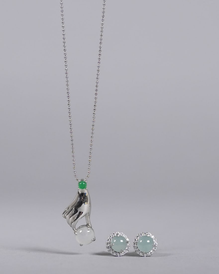 Lots sterling natural jadeite item, one is necklace and another is pair of earrings. (1 of 7)