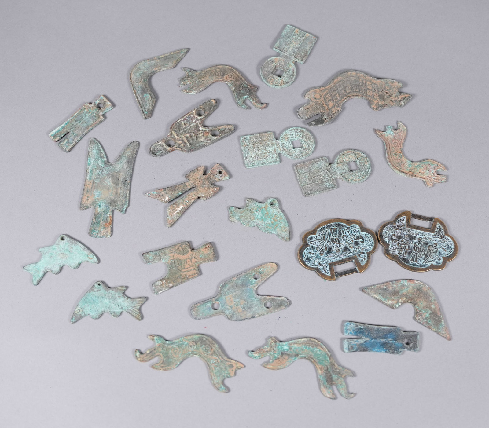 Lots Chinese fine items ungraded. We do not guarantee any age, material, grading, wording, carving,: Lots Chinese fine items ungraded. We do not guarantee any age, material, grading, wording, carving, description, or engraving. All sales are final, no return. Condition selling it as is.