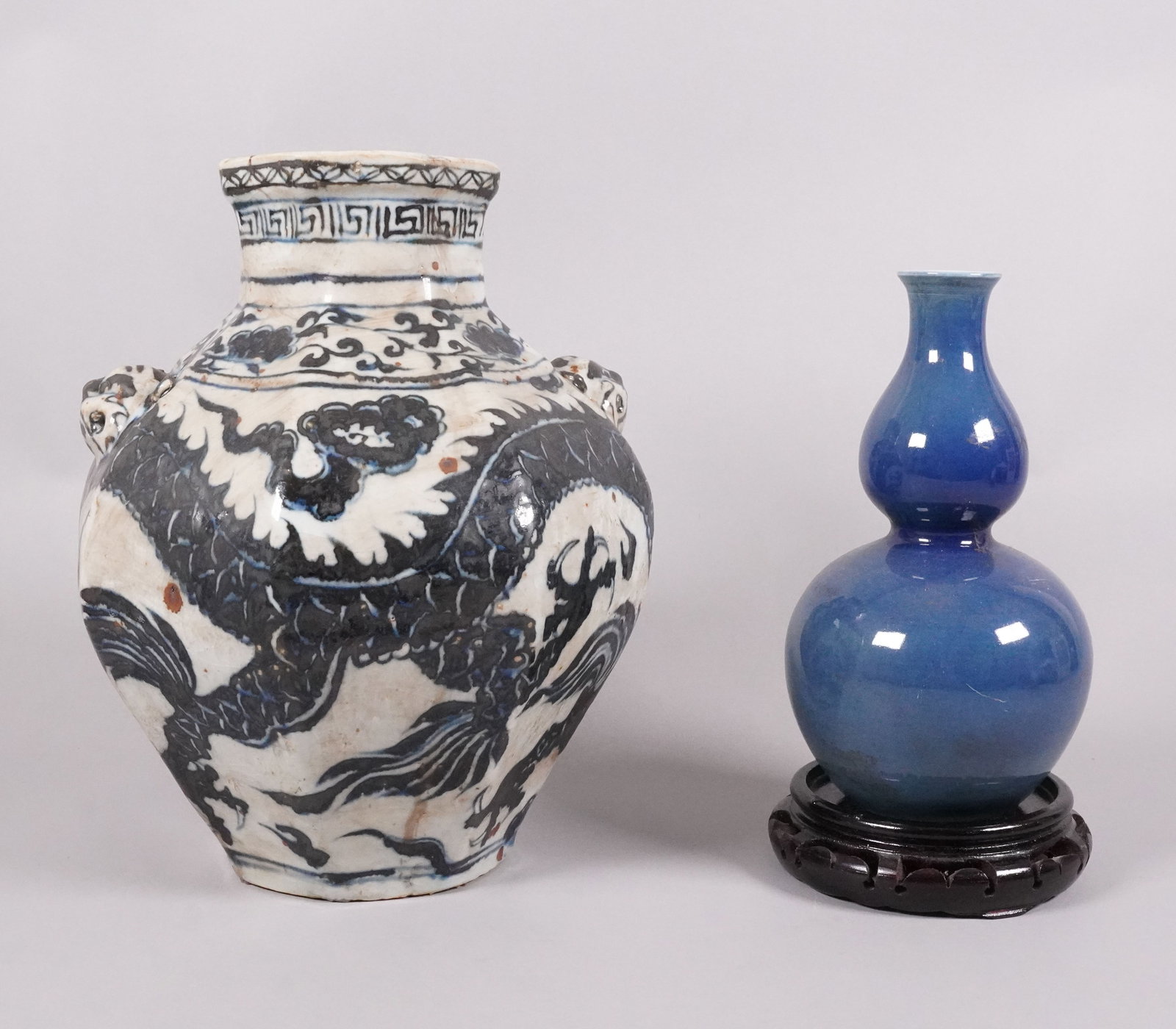 Lots Chinese fine vase, largest H: 11.2" x W: 9.2." (1 of 7)