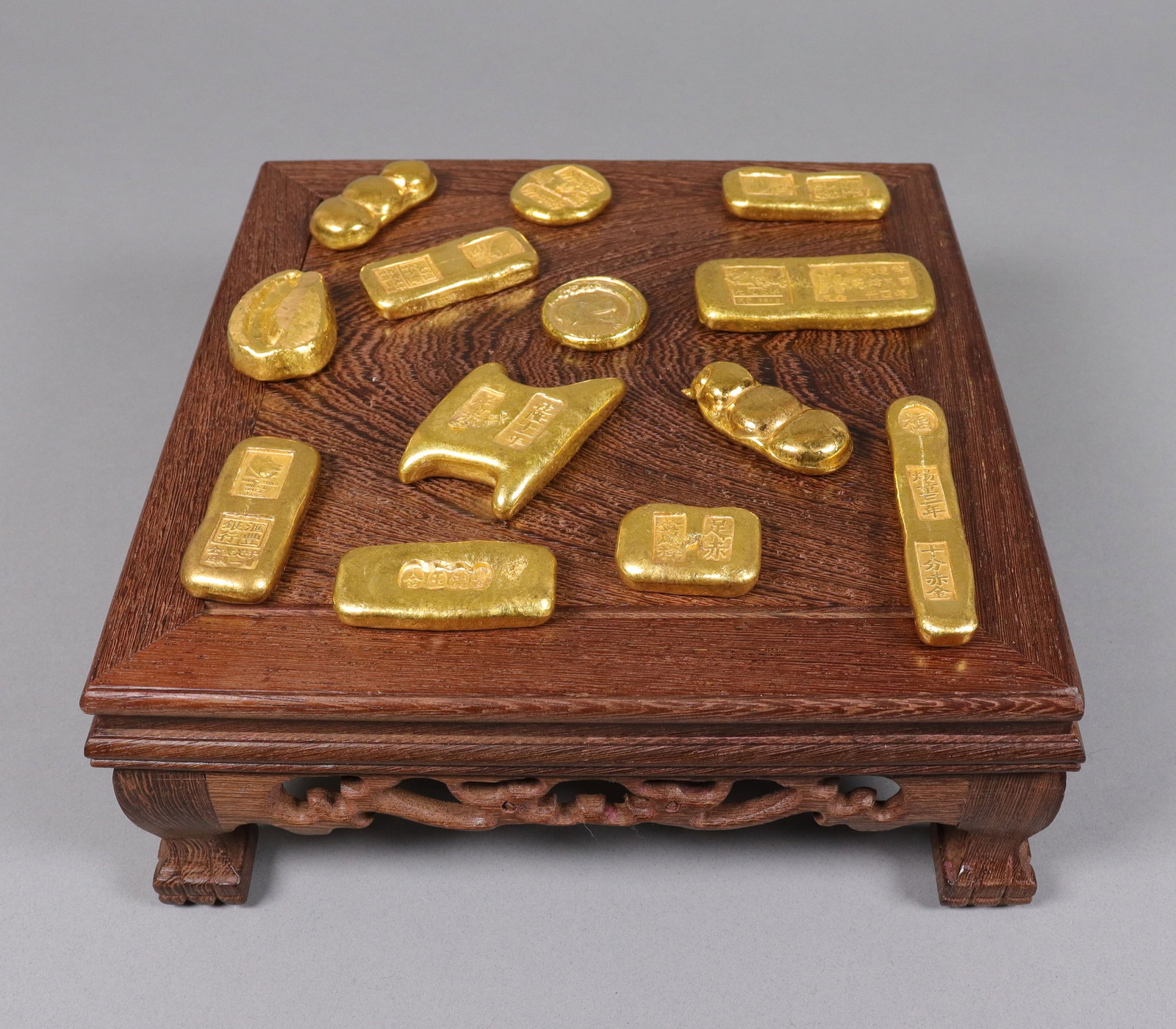 Lots Chinese ingots ungraded. We do not guarantee its, material, age, grading, engraving, carvings. (1 of 6)