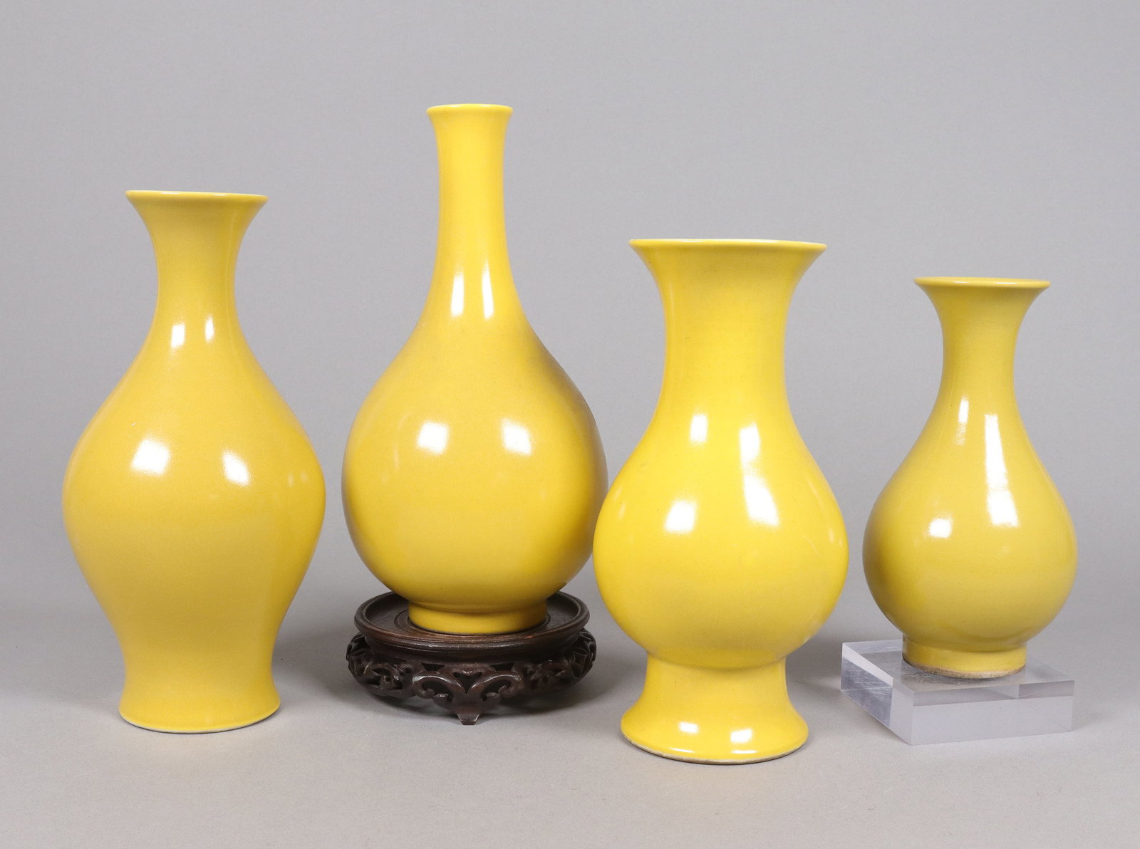 Lots Chinese fine yellow vase, largest H: 9.1" x W: 4.5.": Lots Chinese fine yellow vase, largest H: 9.1" x W: 4.5."