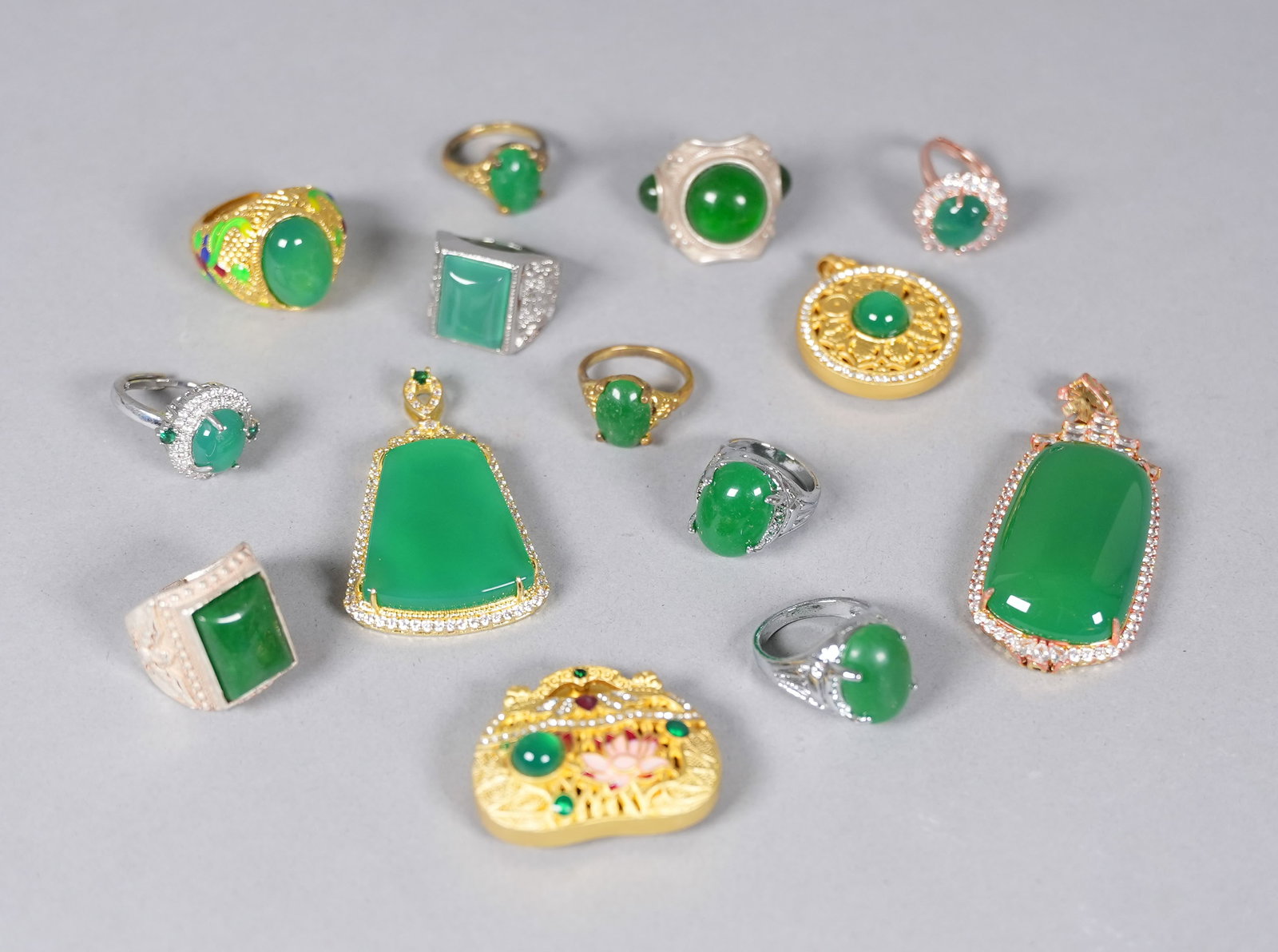 Lots Chinese apple green jewelry. (1 of 7)