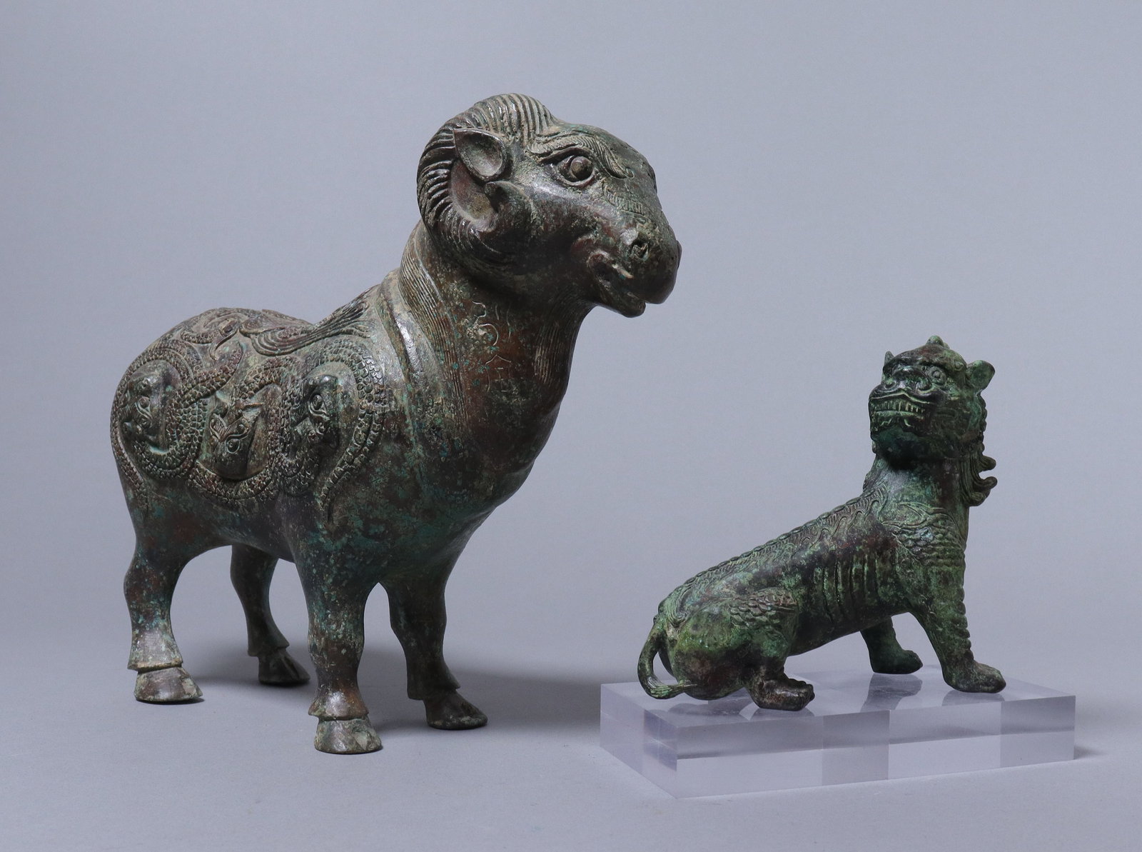Lots Chinese fine bronzes, largest H: 9.25" x W: 11.5." (1 of 8)
