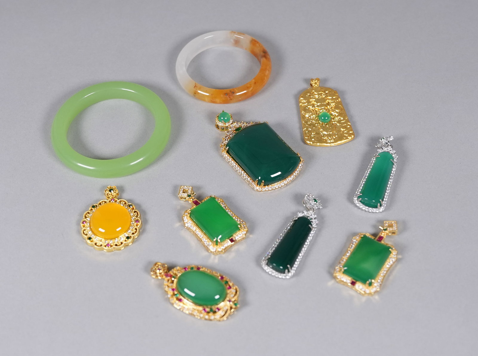 Lots Chinese fine apple green jewelry. (1 of 6)