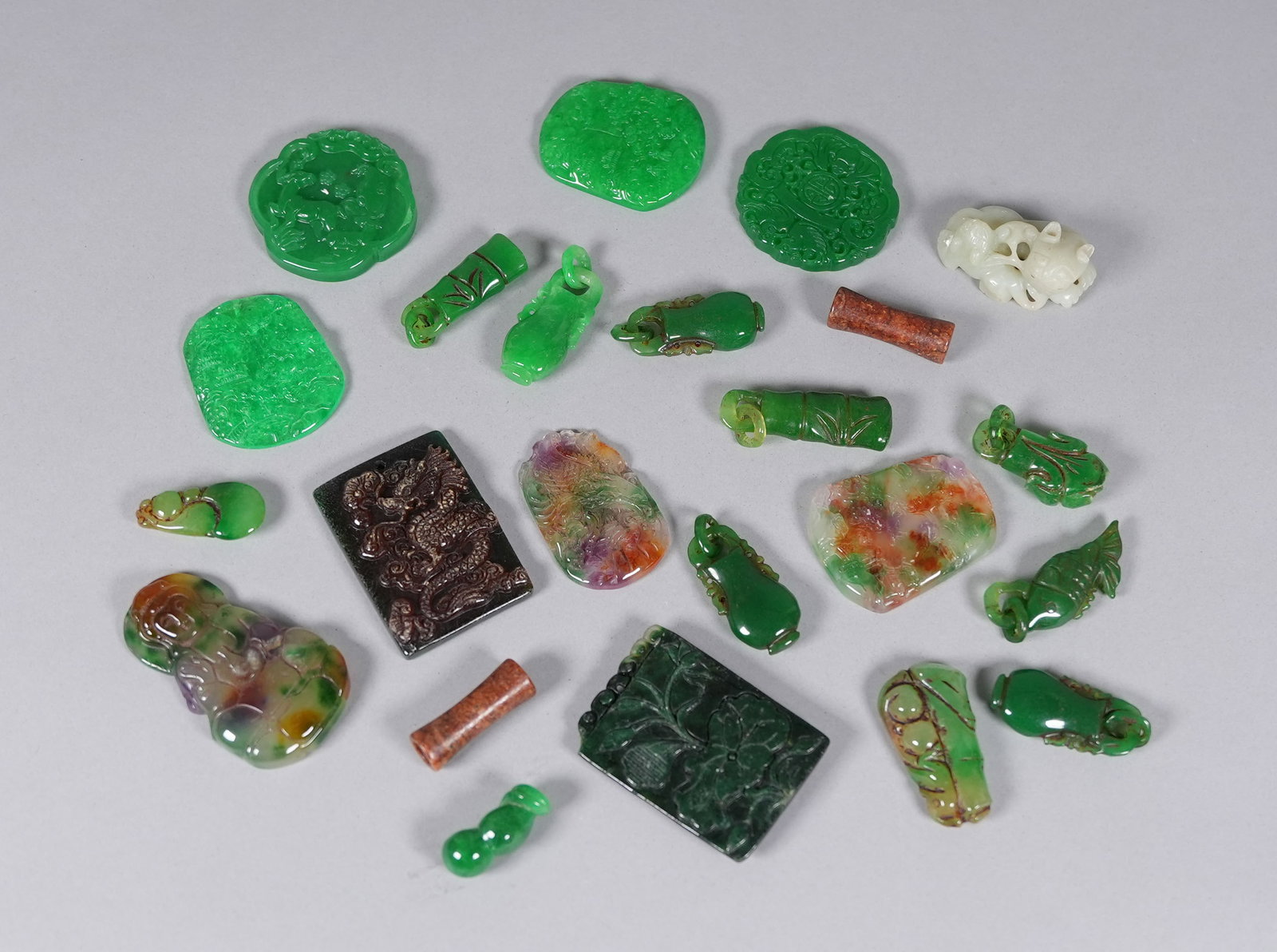 Lots Chinese apple green carvings. (1 of 7)