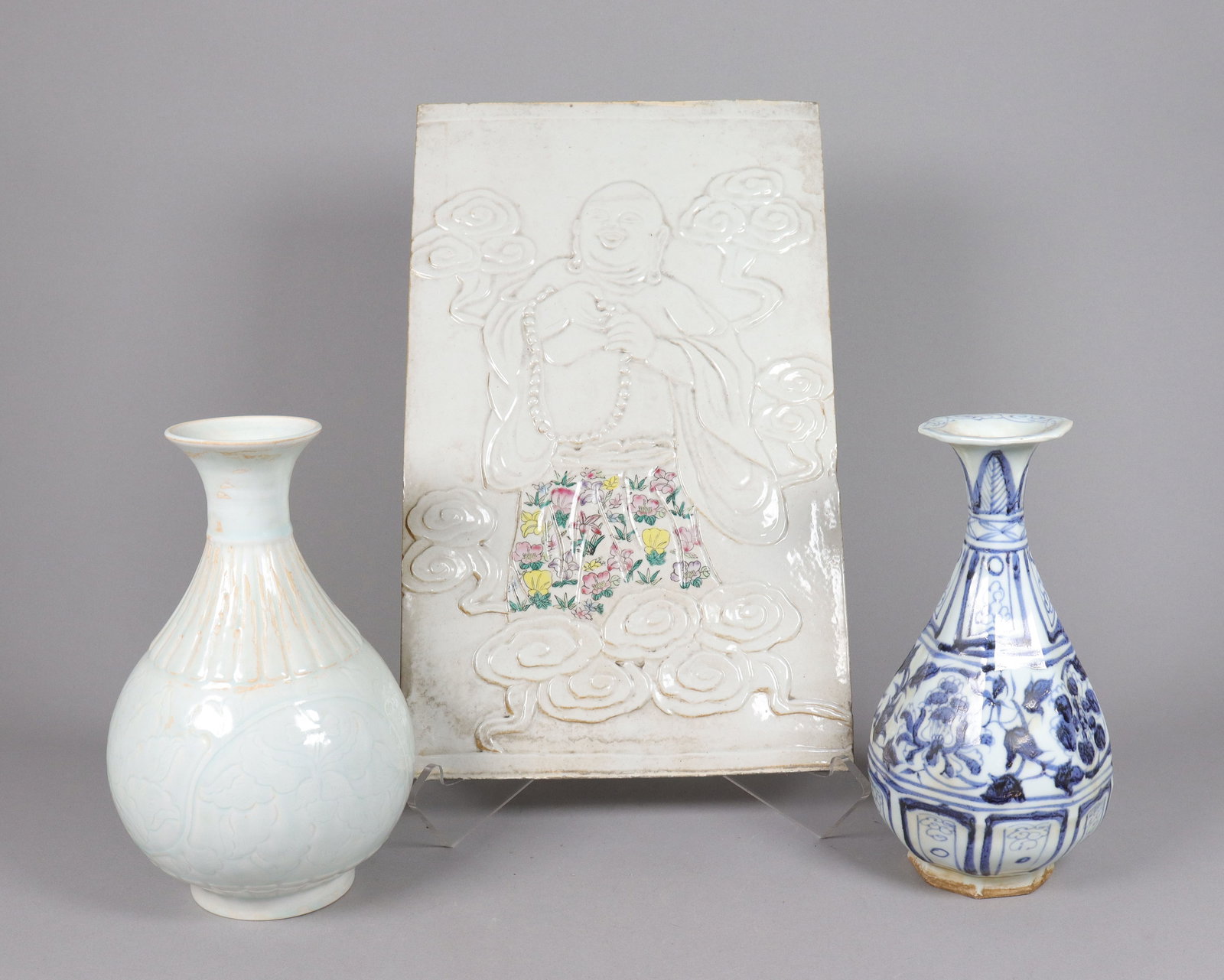Lots Chinese porcelains, largest H: 17.75" x W: 10.75." (1 of 6)