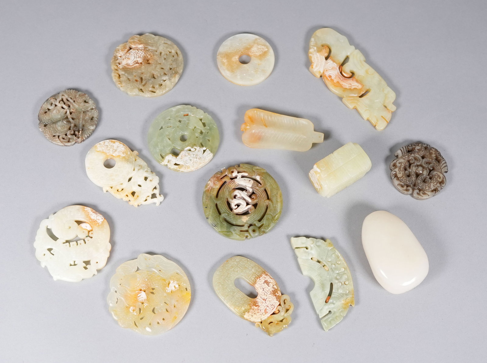 Lots Chinese fine jade carvings. (1 of 7)