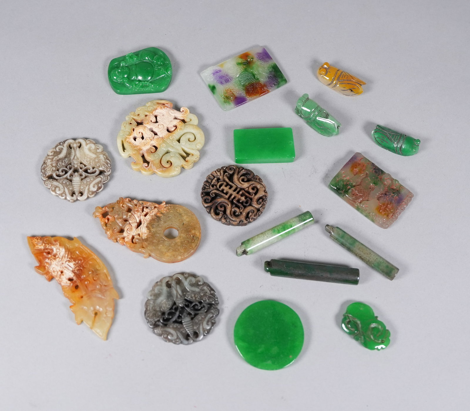 Lots Chinese fine carvings. (1 of 7)