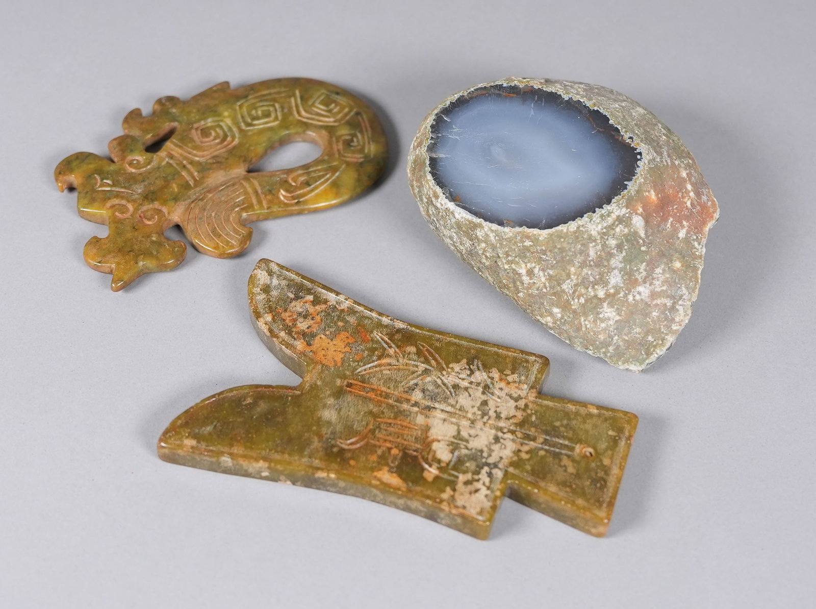 Lots finely carved items. (1 of 7)