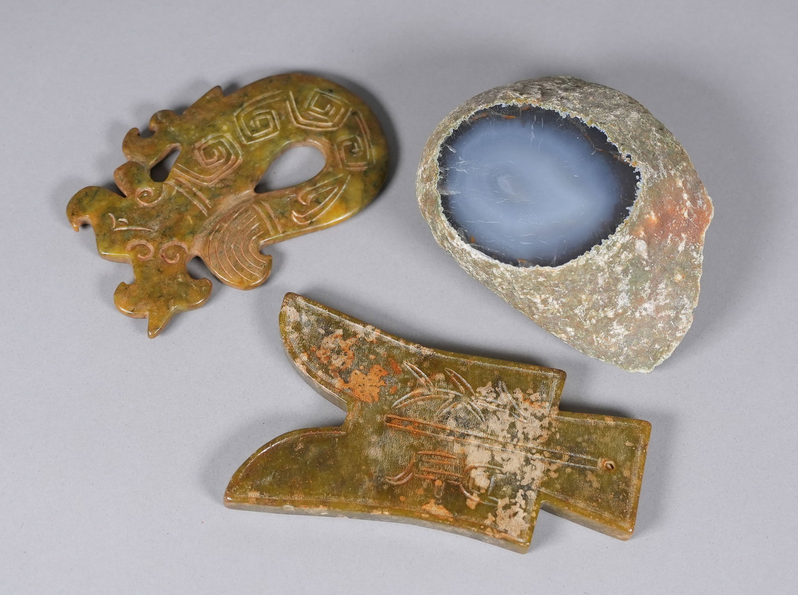 Lots finely carved items. - 3