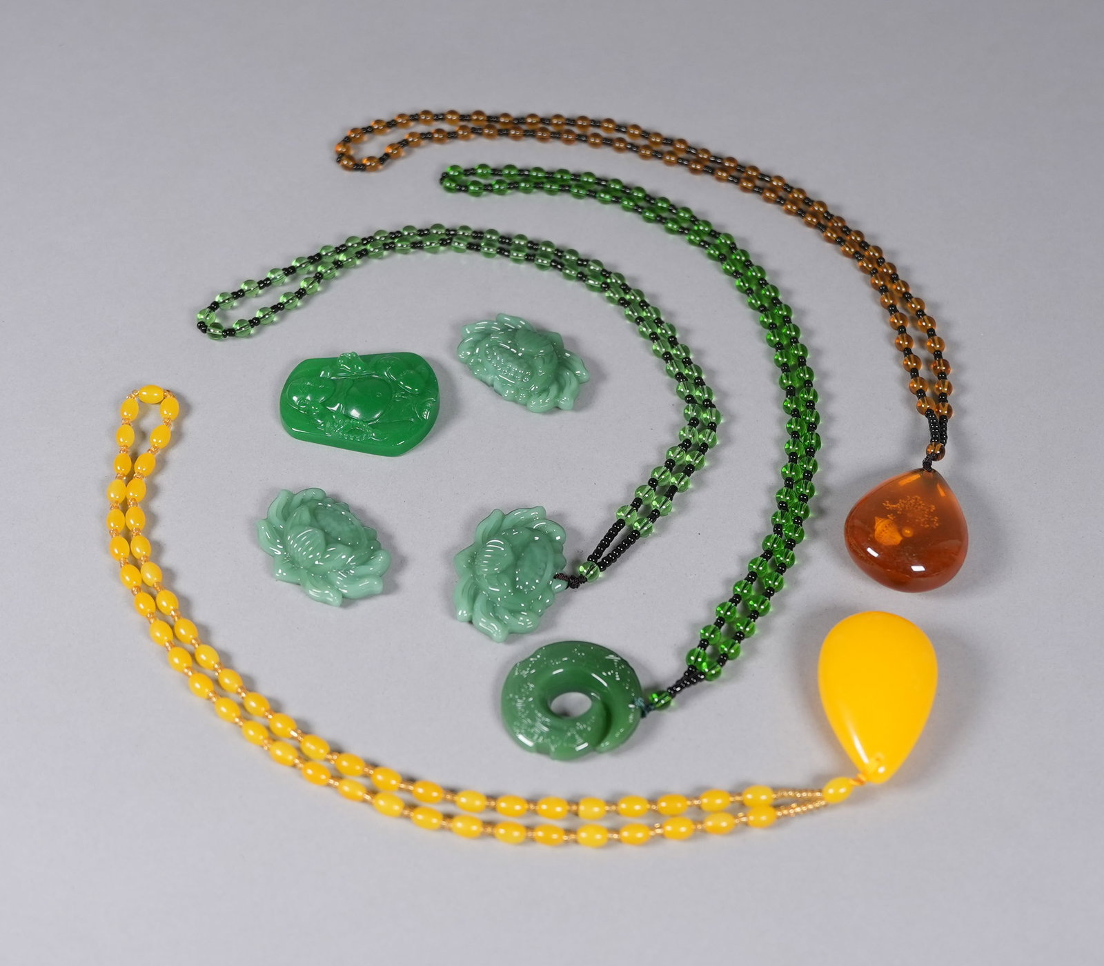 Lots Chinese fine items. (1 of 6)