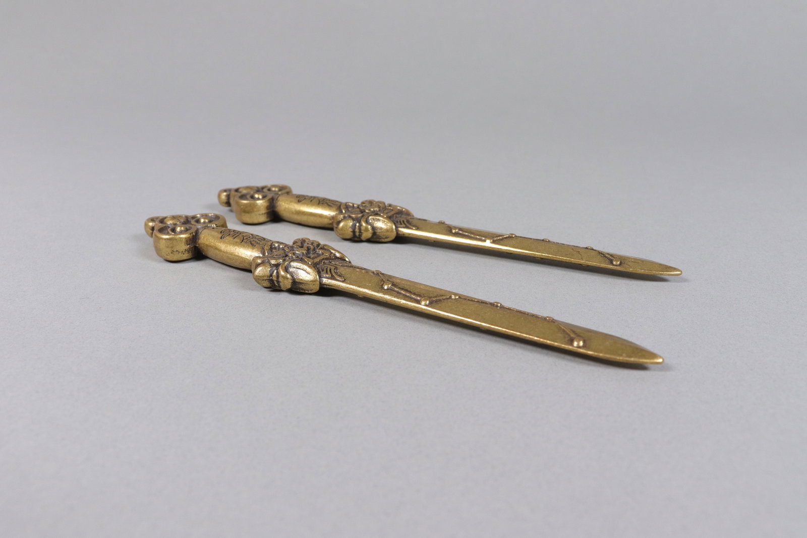 Lots Chinese metallic items. - 6