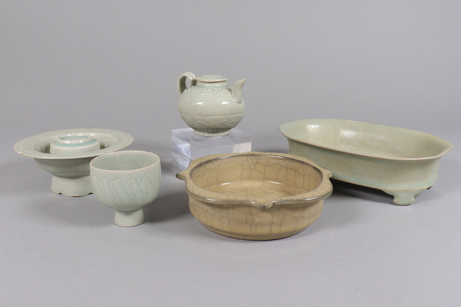 Lots Chinese fine porcelains. Largest H: 2.35" x W: 8." (1 of 8)