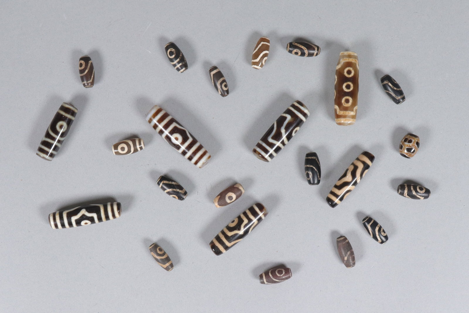 Lots Tibetan fine dzi beads. (1 of 6)