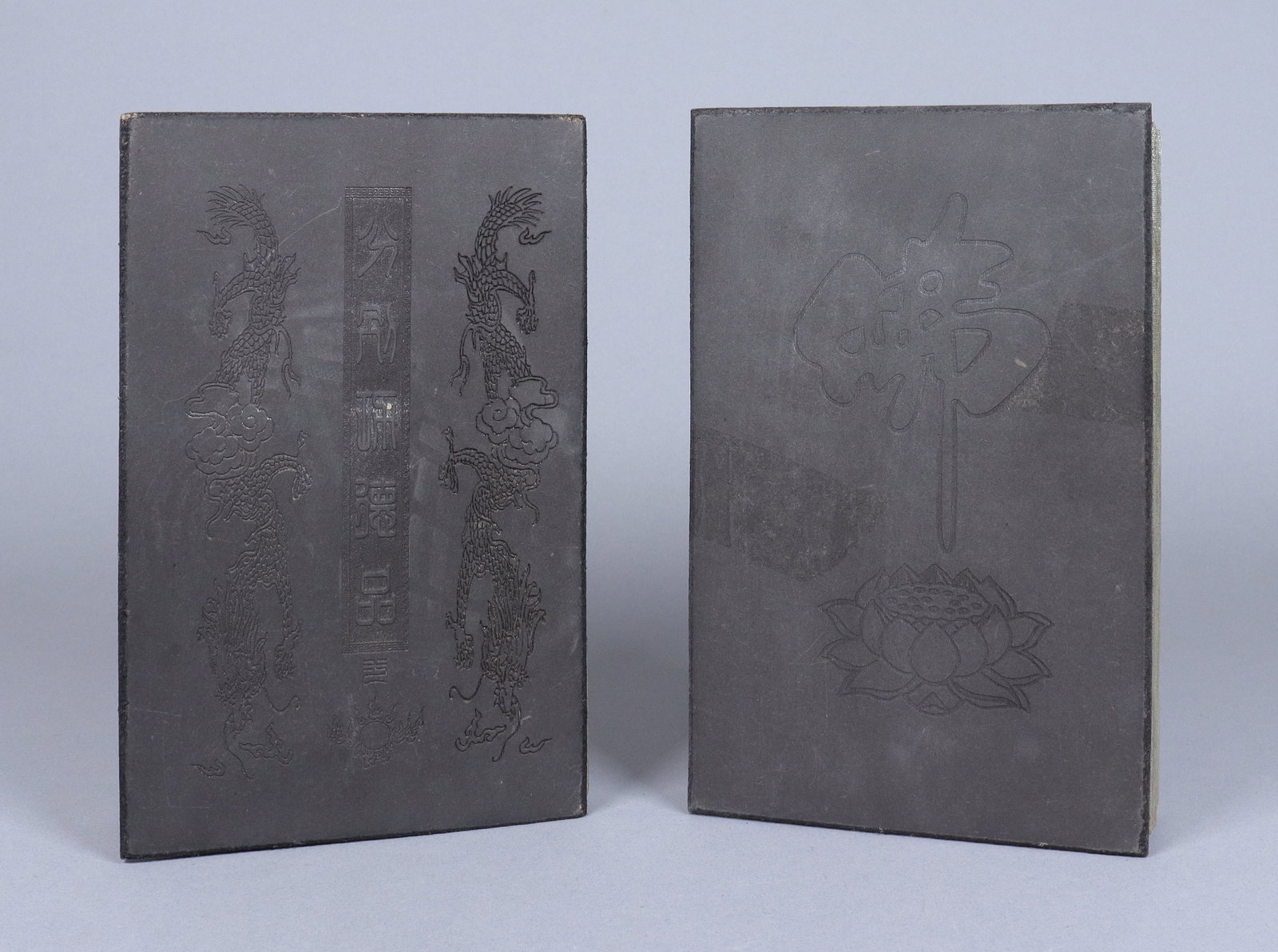 Lots Chinese fine carved books. (1 of 7)