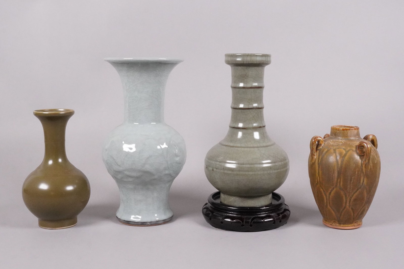Lots Chinese ceramics vase, largest H: 9.5" x W: 5.1." (1 of 7)