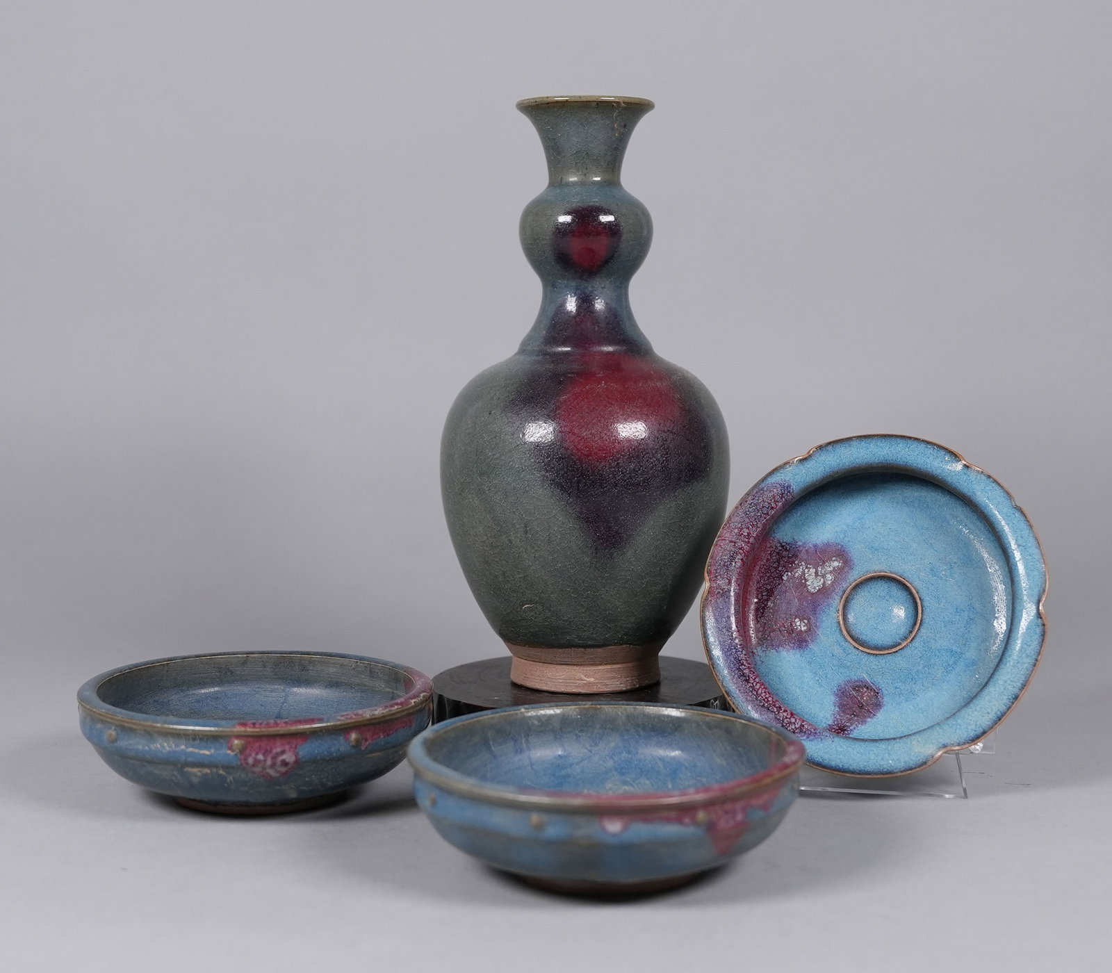 Lots Chinese fine porcelains. Largest H: 9.7" x W: 4.7." (1 of 7)