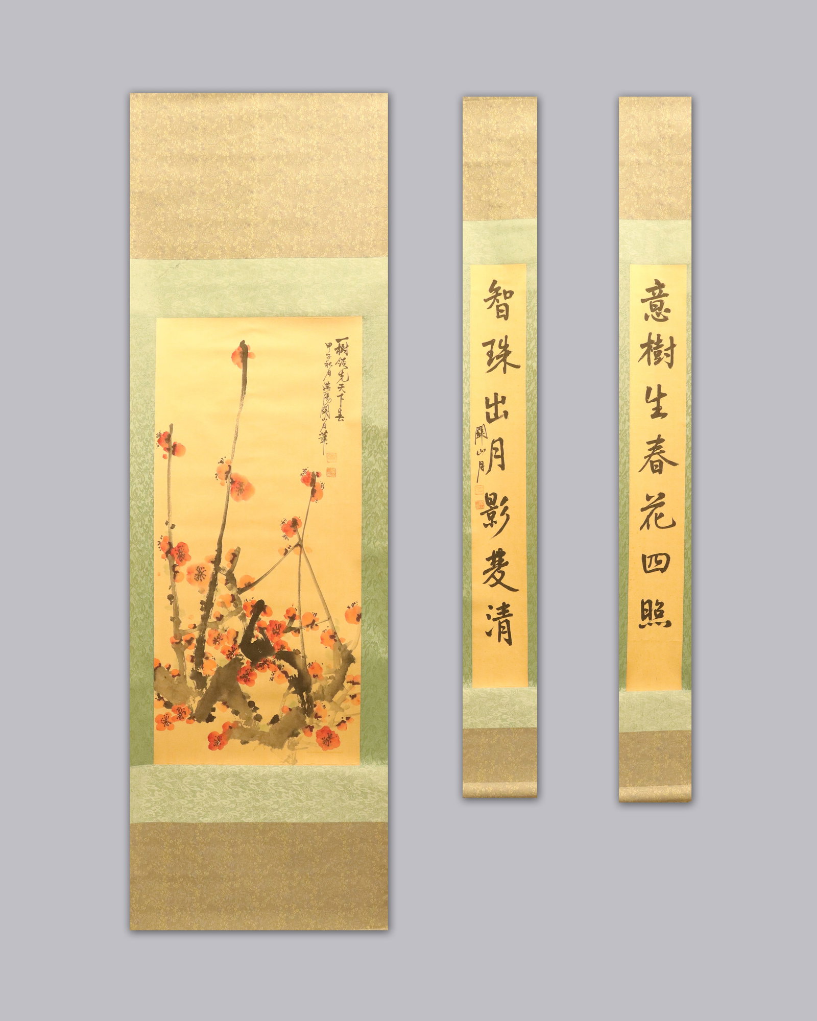 Lots Chinese long scrolls.: Lots Chinese long scrolls.