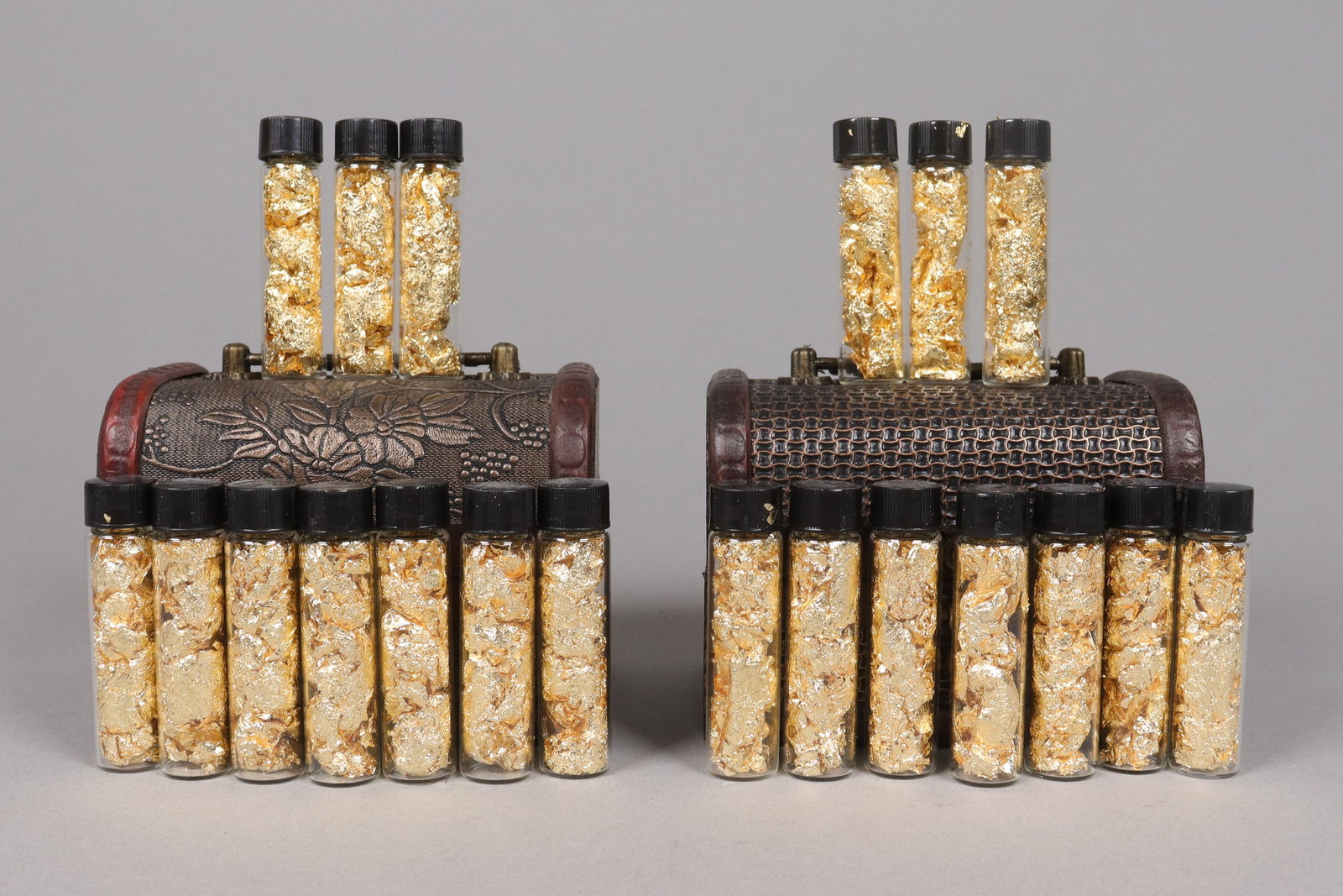 Lots gold flakes ungraded: Lots gold flakes, ungraded. From an estate. We do not guarantee its age, material, grading. All sales are final, no return.