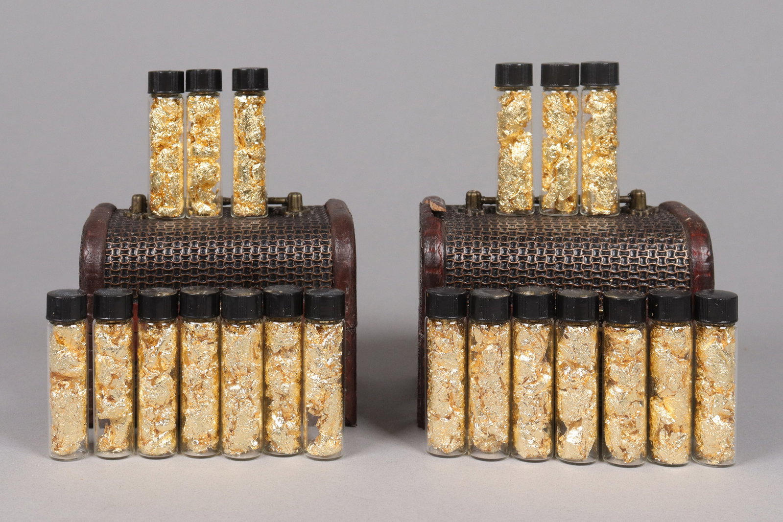 Lots gold flakes ungraded: Lots gold flakes, ungraded. From an estate. We do not guarantee its age, material, grading. All sales are final, no return.