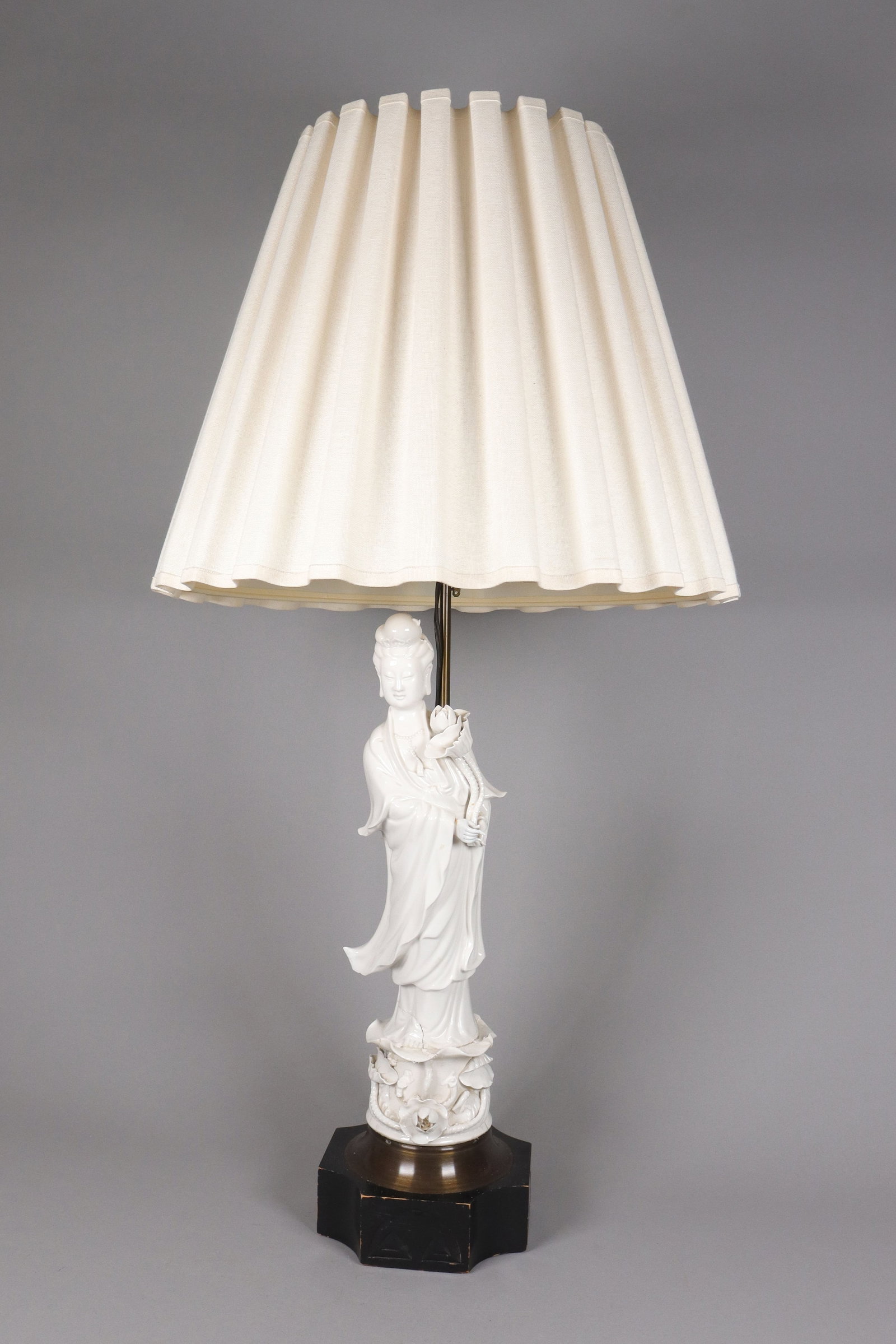 Chinese fine porcelain buddha lamp: Chinese fine porcelain buddha lamp, has some crack on the figurine. All sales are final, no return. H: 35" x W: 17."