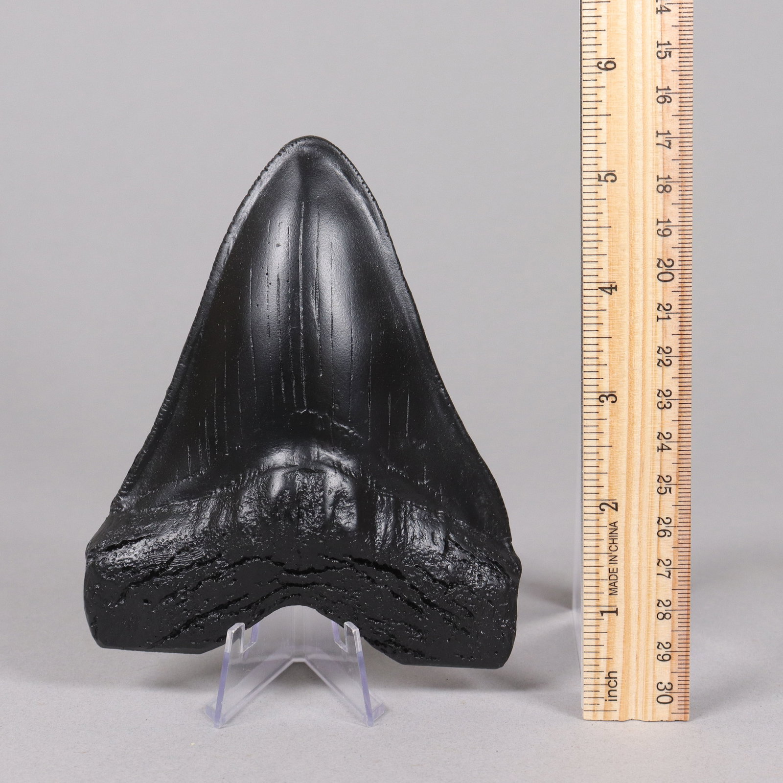 A large carved item ungraded: A large carved item, ungraded. We do not guarantee its material, authenticity, age. All sales are final, no return.