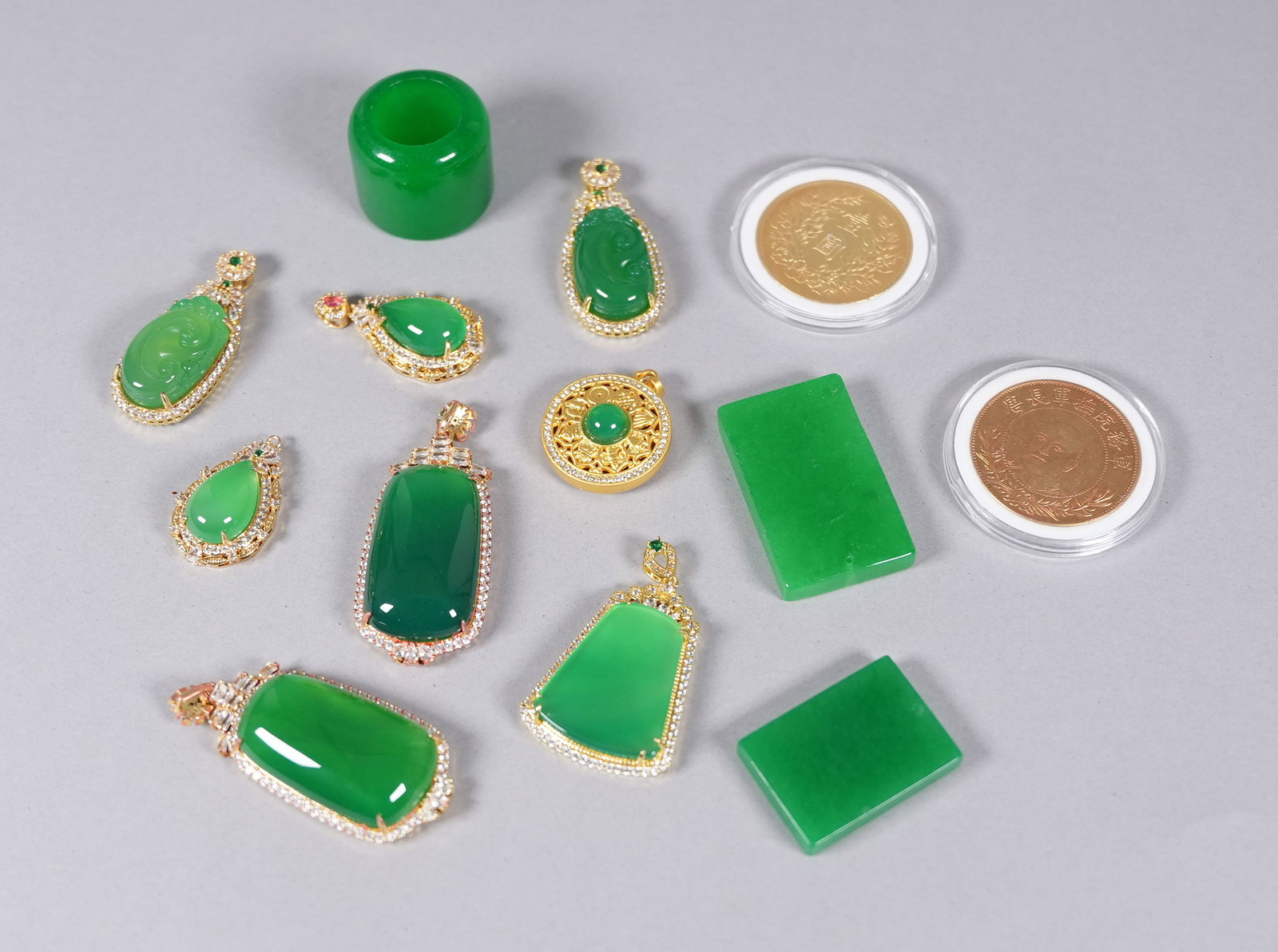 Lots Chinese fine items ungraded: Lots Chinese fine items ungraded. We do not guarantee its material, grading, wording, engraving, carvings, age, condition selling it as is. Please contact us before bidding if you have any questions. 
