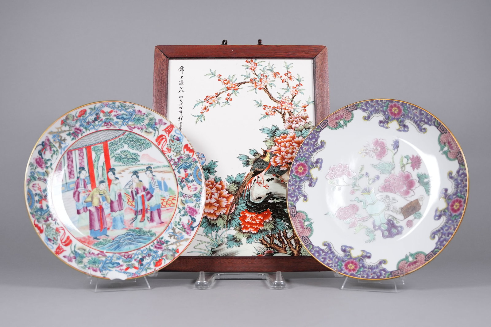 Lots Chinese fine porcelains: Lots Chinese fine porcelains, one of the plate has damage. All sales are final, no return. Largest H: 14.4" x W: 11.1."