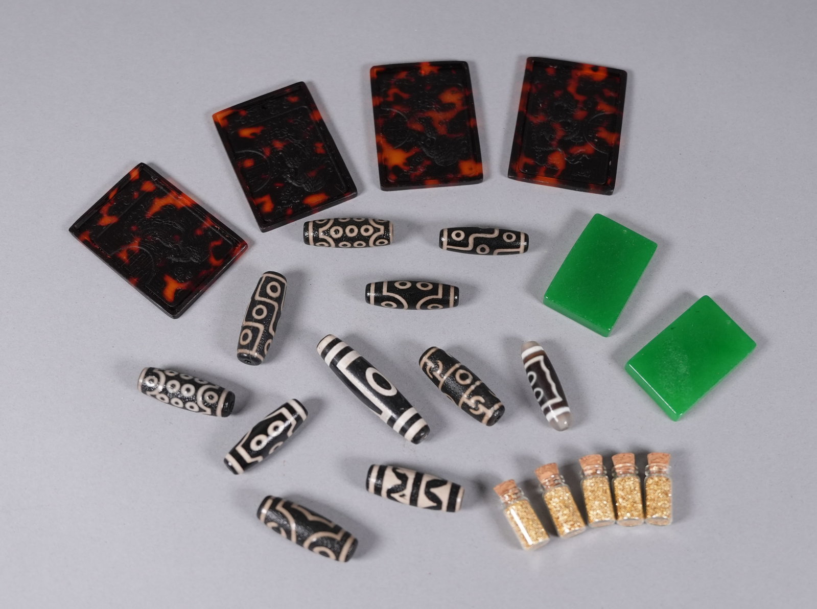 Lots Chinese fine items ungraded: Lots Chinese fine items ungraded. All sales are final, no return. We do not guarantee its material, age, engraving, carvings, or grading. Condition selling it as is.