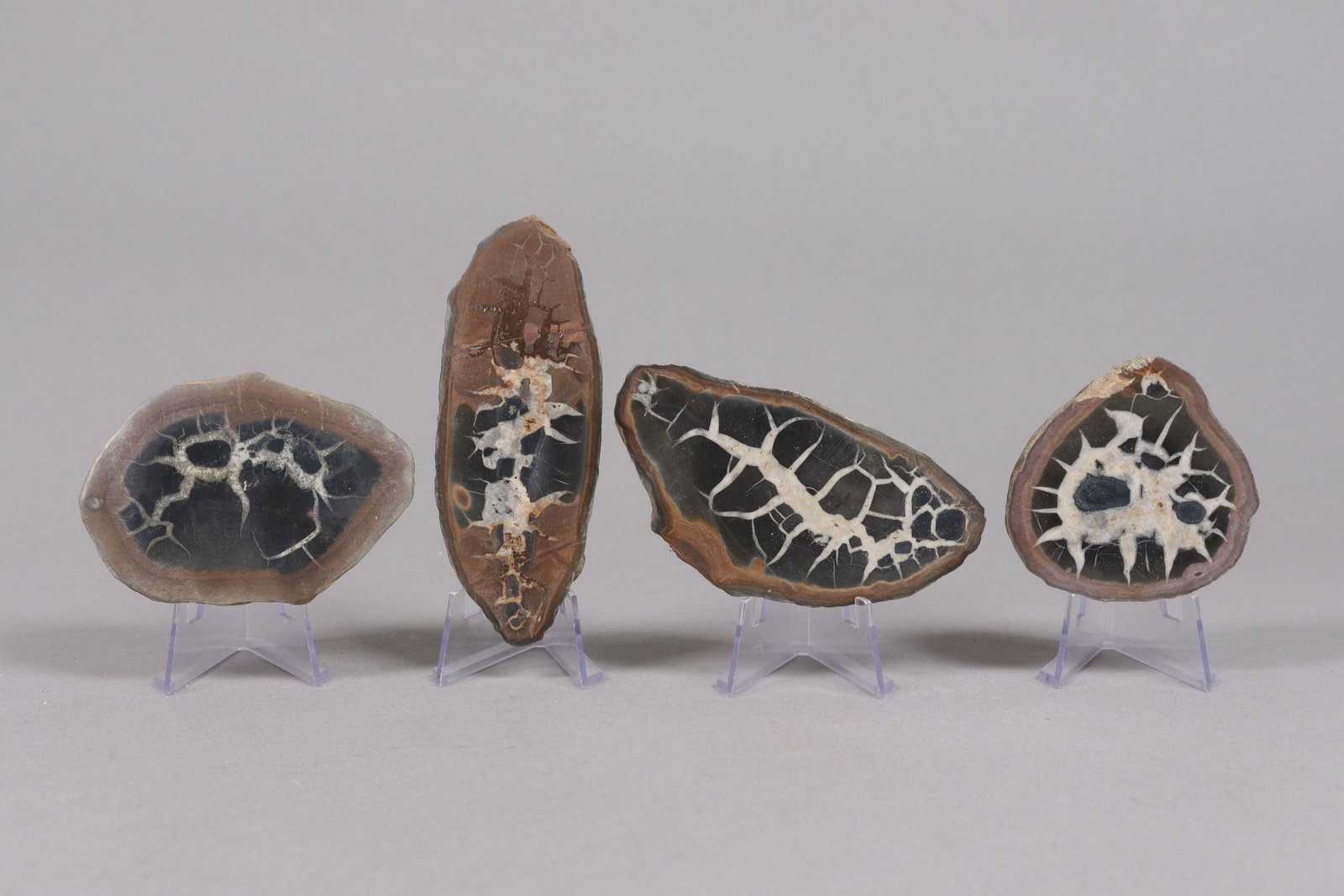 Lots carved items ungraded: Lots carved items, ungraded. Condition selling it as is, all sales are final, no return.