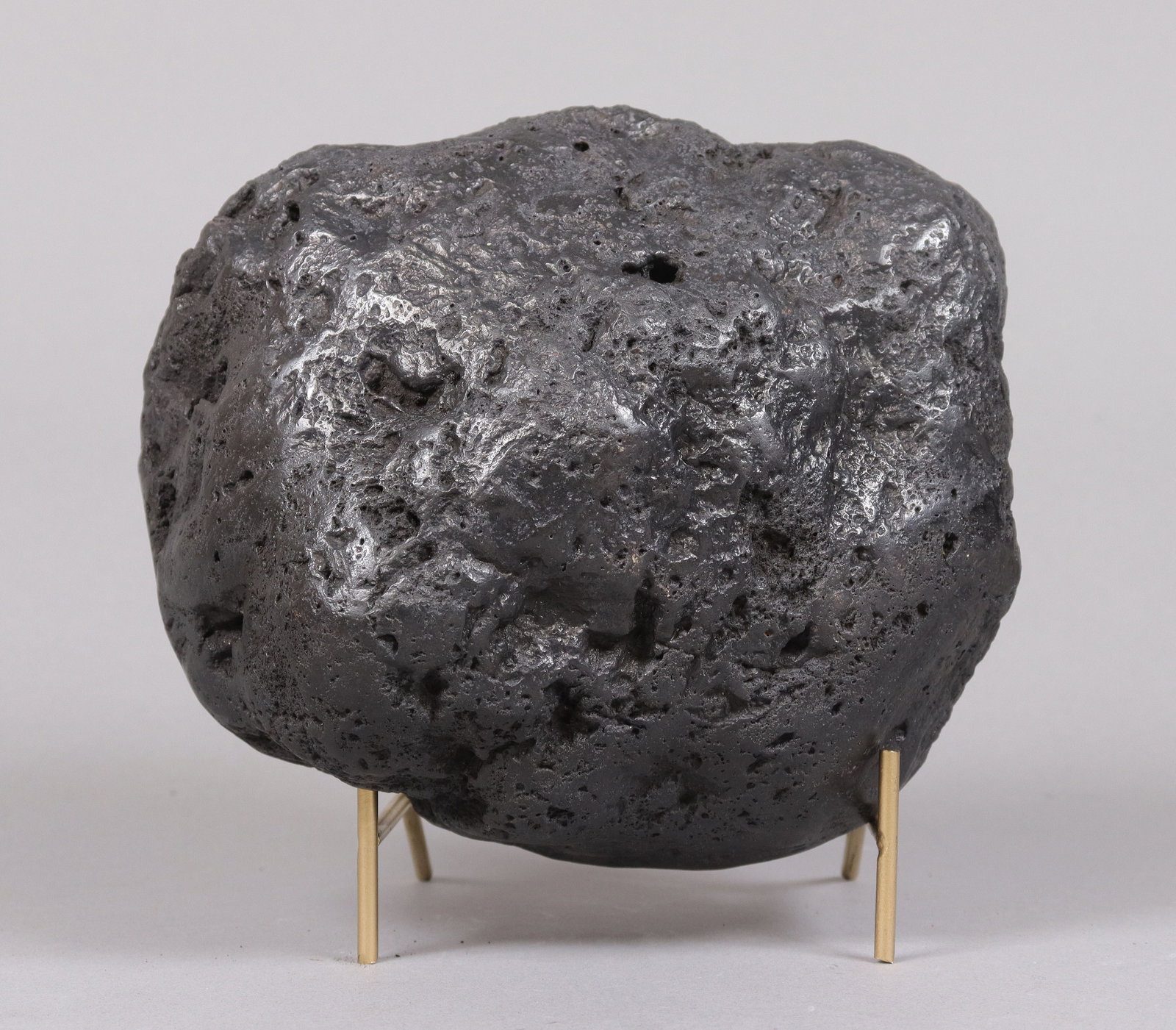A very heavy possible meteorite boulder ungraded: A very heavy possible meteorite fine boulder, ungraded. All sales are final, no return. Condition selling it as is.