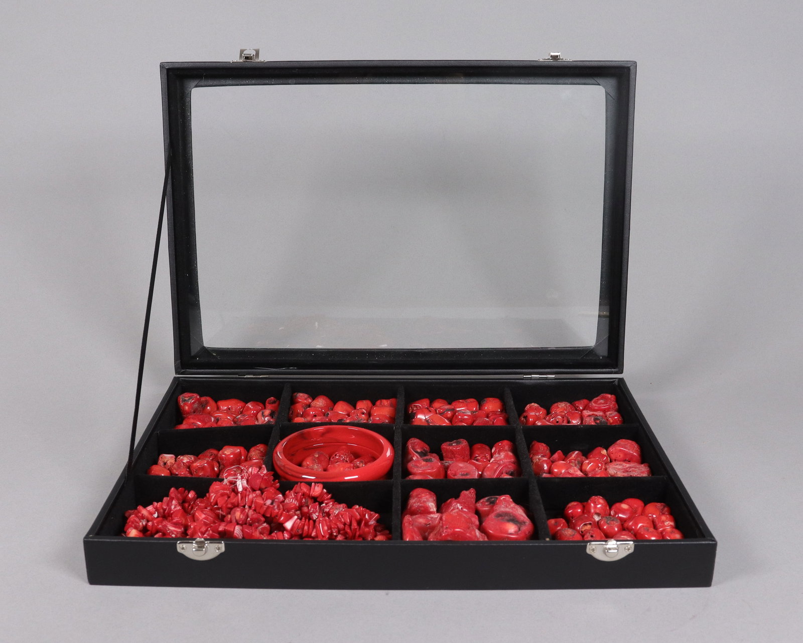 Lots Chinese corals in box: Lots Chinese corals in box. From an estate.