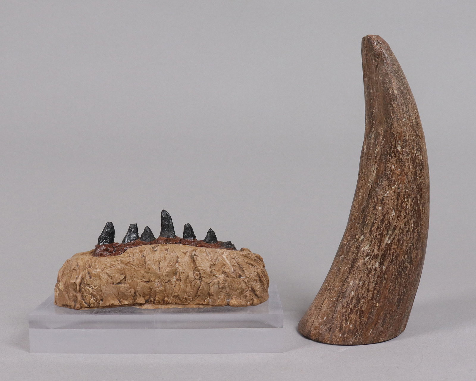 Lots finely carved item ungraded: Lots finely carved items, ungraded. We do not guarantee its material, age, or authenticity. All sales are final, no return.