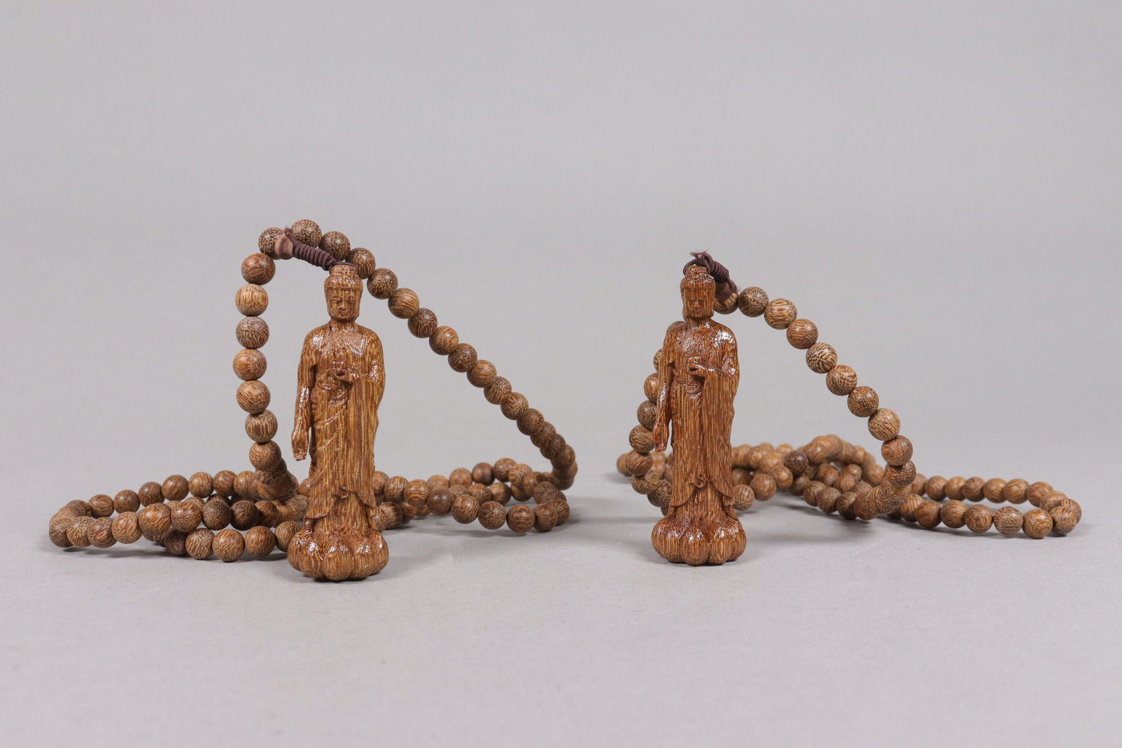 Lots fine wooden beaded items: Lots fine wooden beaded items. From an estate.