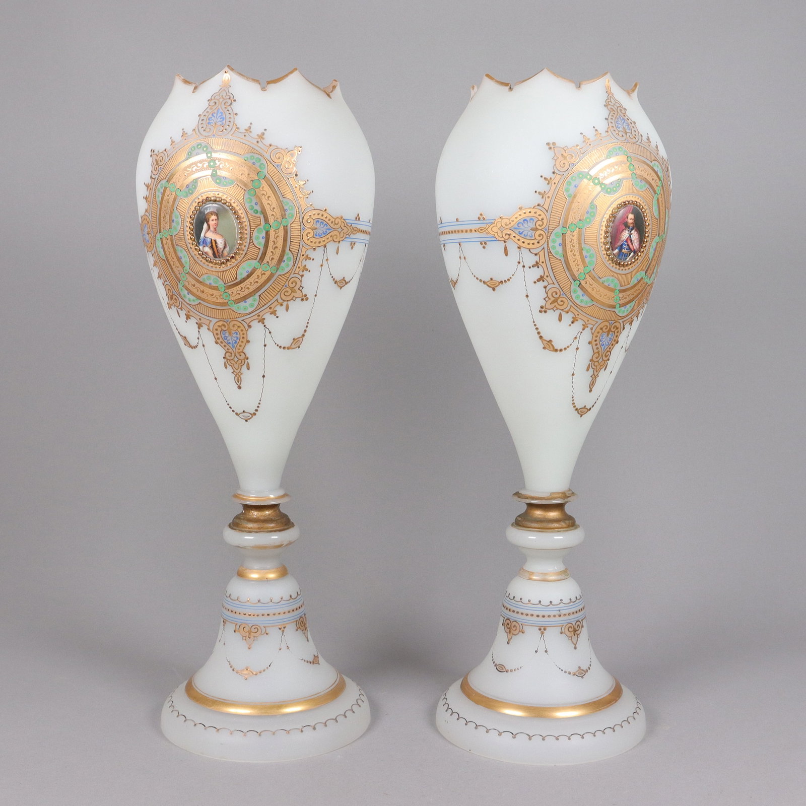 2 vintage Bohemian glass fine vase: 2 vintage Bohemian glass fine vase. H: 20" x w: 7.1."