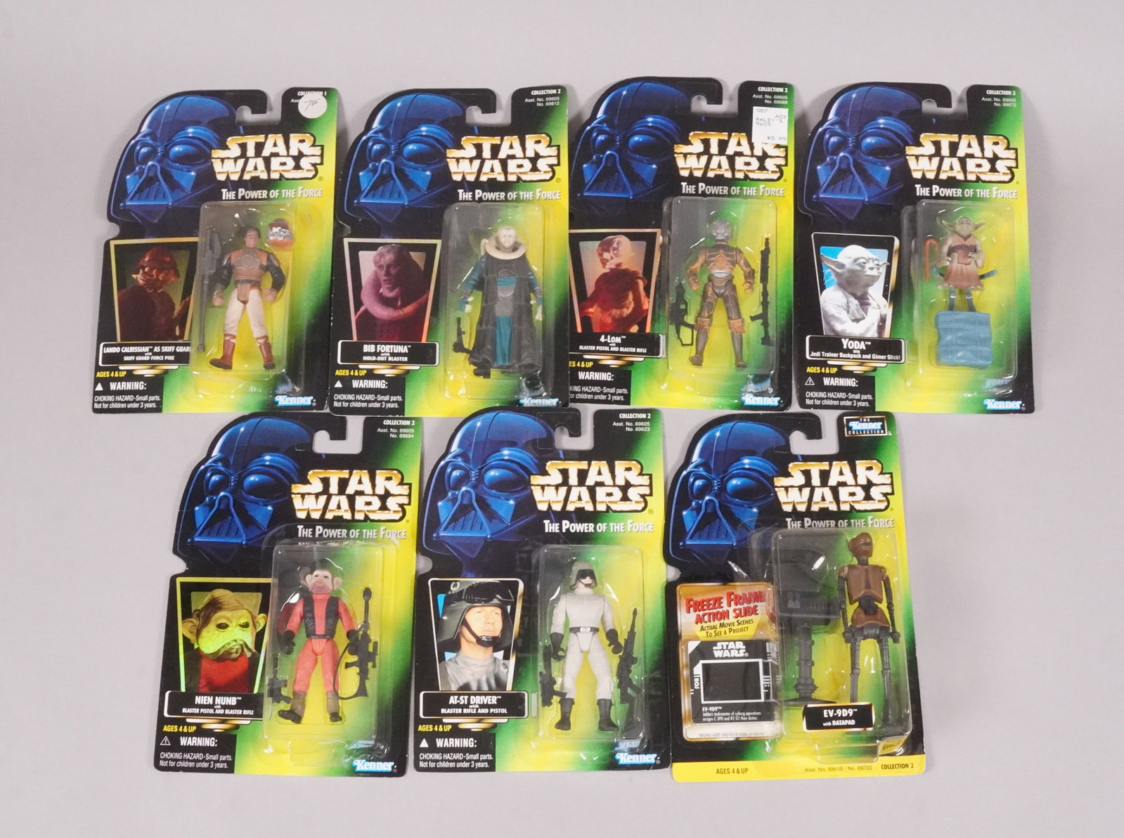 Lots Star Wars action figures in box (1 of 5)