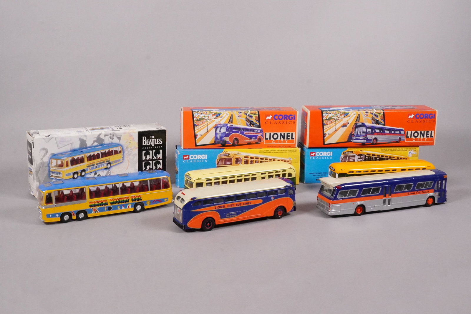 Lots Corgi bus in box (1 of 7)